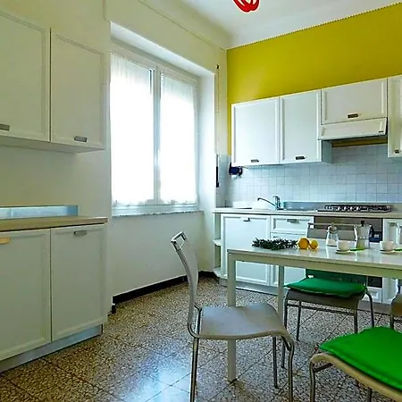Unifamiliare Con Posto Auto! Διαμέρισμα *